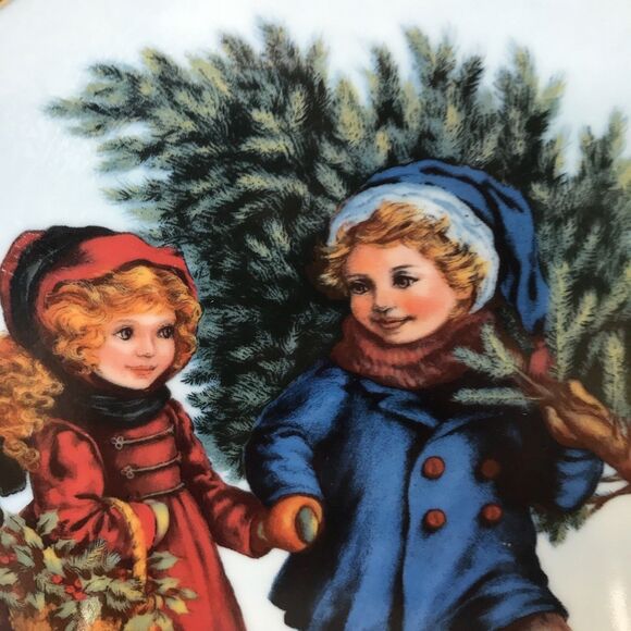1981 Avon First Edition Sharing the Christmas Spirit Christmas Memories 9" Plate - Picture 5 of 6